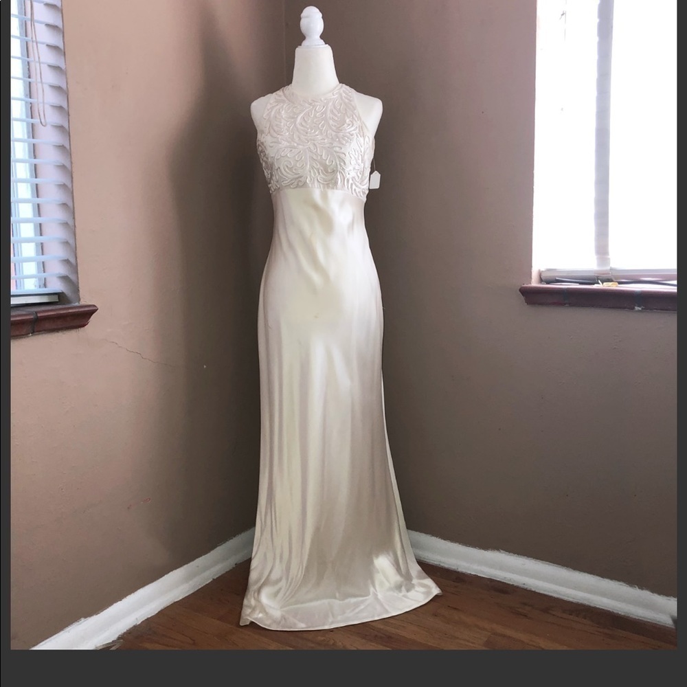 CARMEN MARC VALVO Sleeveless Embroidered Top Dress